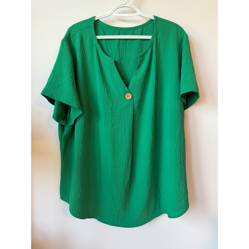 Kelly Green V-Neck Short Sleeve Blouse Textured Crepe Top Wood Button Plus 3X